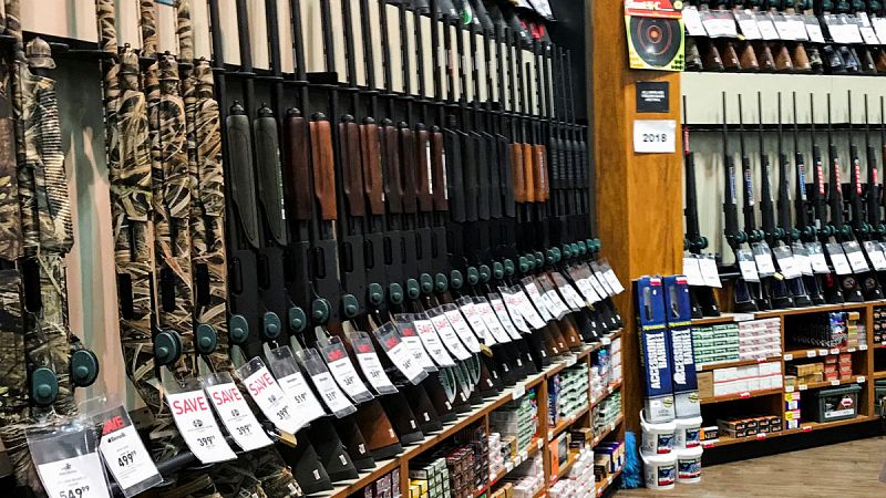 Walmart dejará de vender armas a los menores de 21 años como consecuencia de la masacre del instituto de Florida