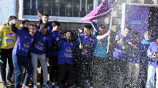 Premiados celebran el Gordo de la Loter�a de Navidad en La Ba�eza