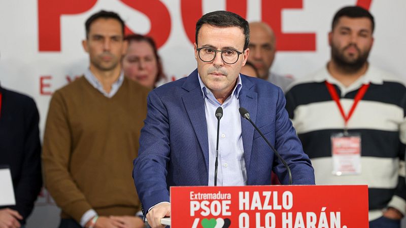 El candidato socialista a la Presidencia de la Junta de Extremadura, Miguel �ngel Gallardo, durante su comparecencia tras conocer los resultados.