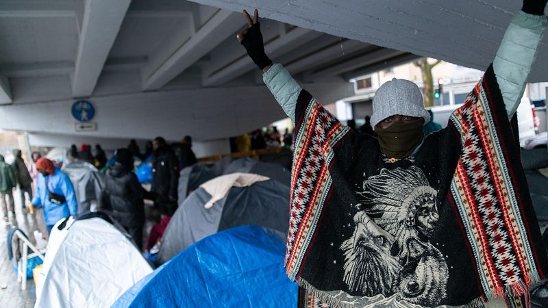 Els migrants desallotjats del B9 ocupen un antic alberg de Badalona