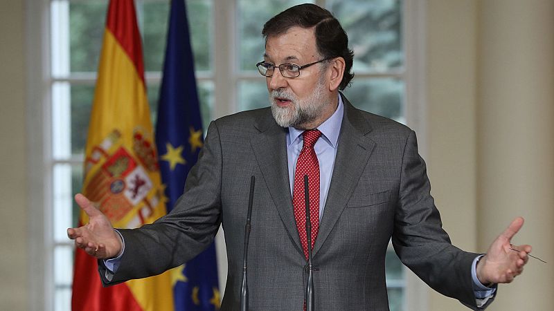 El Gobierno se atribuye la renuncia de Puigdemont y le advierte que no vivirá "a costa del erario público"