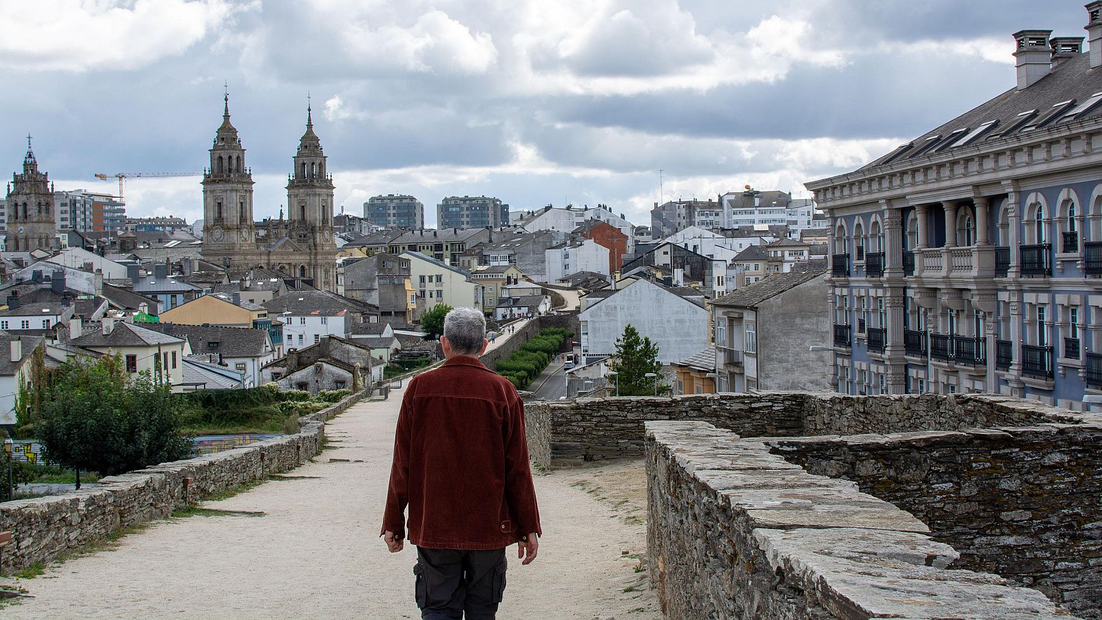 Las pensiones mínimas son las que más aumentarán en 2026, un 7% - Telediario 2 | Ver