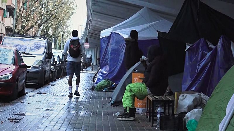 Reallotgen els ocupants de Can Bofí i activen dispositiu al pont de la C-31 a Badalona