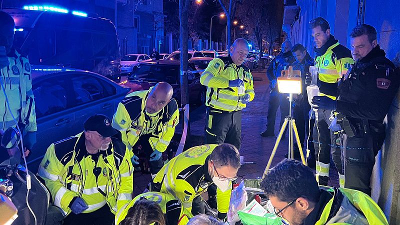 Personal de emergencias atiende uno de los sucesos, esta Nochebuena en Madrid.
