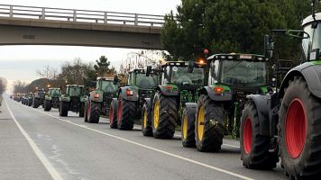 M�s d'una seixantena de tractors han sortit de Caldes de Malavella en direcci� l'Eix | ACN