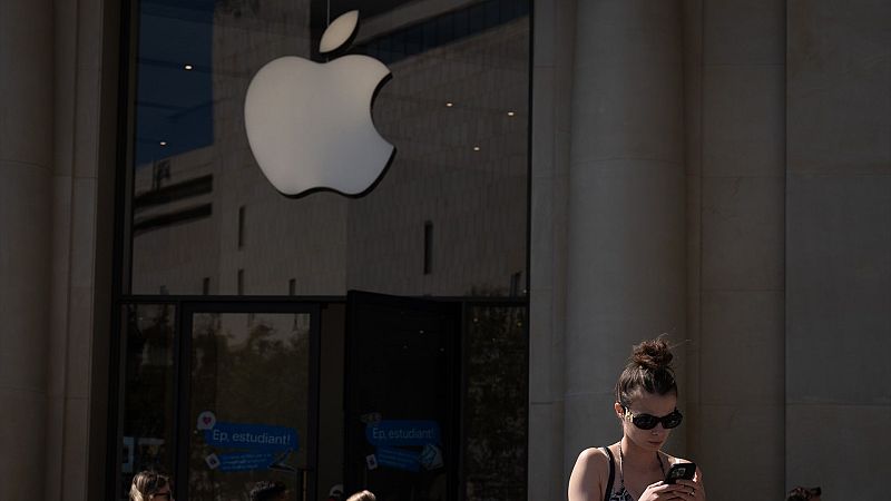 Apple elimina una aplicaci�n de citas homosexuales de su tienda 'online' en Rusia