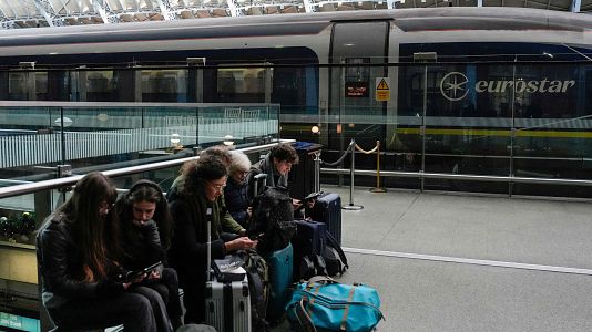 Pasajeros afectados por la cancelaci�n de trenes Eurostar