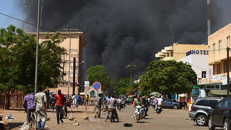 Decenas de víctimas en Burkina Faso tras un ataque "terrorista" a la embajada francesa y al Estado Mayor