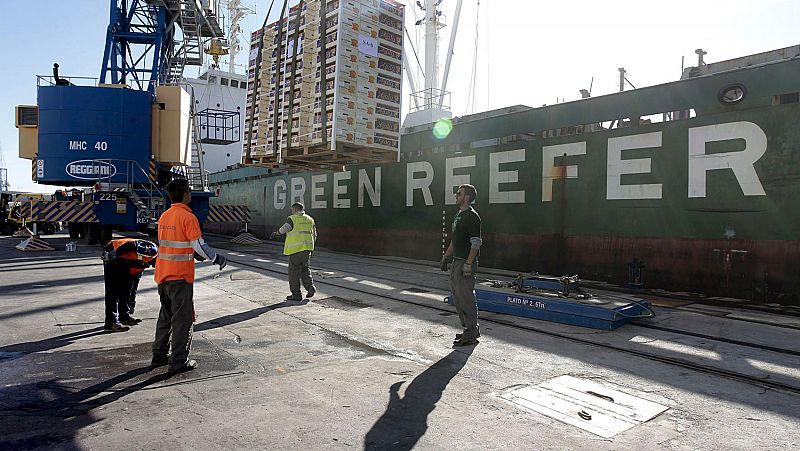 El Gobierno bajará la tasa de mercancías en los puertos españoles un 10%