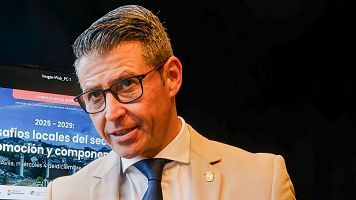 El alcalde de Almussafes, Toni Gonz�lez, durante unas jornadas en �vila