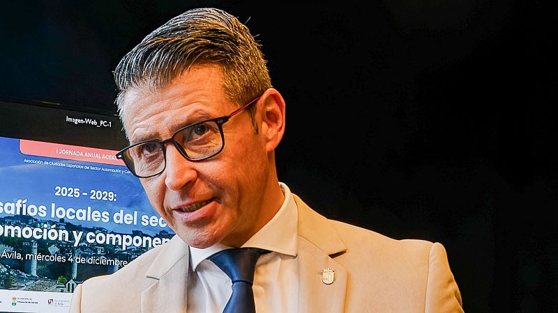 El alcalde de Almussafes, Toni Gonz�lez, durante unas jornadas en �vila