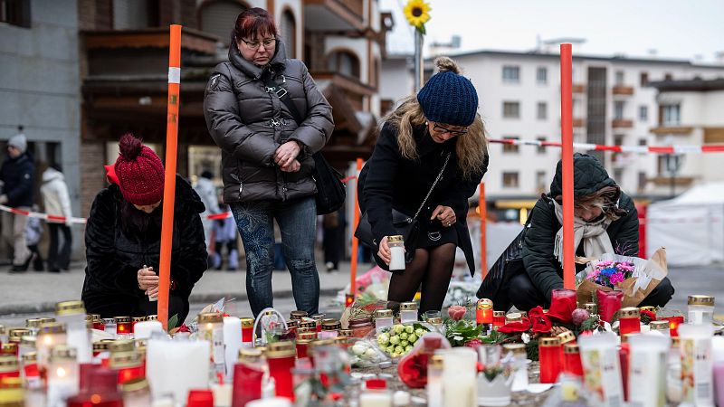 La Fiscal�a apunta a bengalas en botellas de champ�n como origen del incendio en Suiza