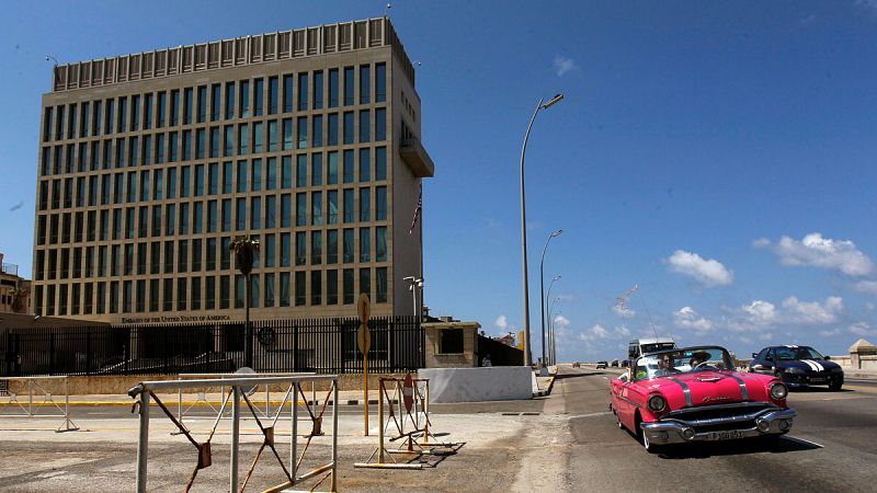 Cuba tacha de política la decisión de Estados Unidos de mantener bajo mínimos su embajada