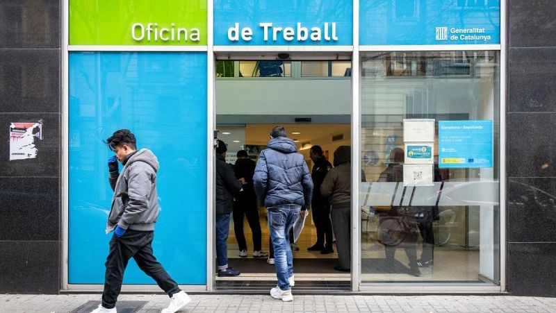Catalunya acaba el 2025 amb 12.000 aturats menys