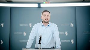 El primer ministro de Groenlandia insta a mantener la calma