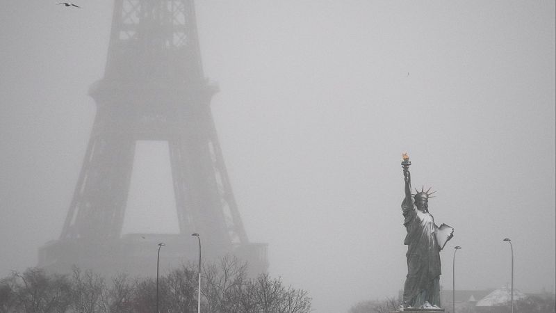 El temporal de nieve colapsa los aeropuertos de París, Ámsterdam y Bruselas, con cientos de vuelos cancelados