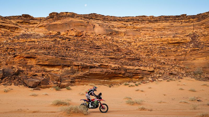 Tosha reina en el Dakar tras su victoria en el primer sector de la etapa maratón