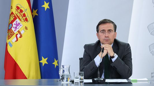 La ministra Portavoz, Elma Saiz, el ministro de Asuntos Exteriores, Uni�n Europea y Cooperaci�n, Jos� Manuel Albares, y el ministro de Econom�a, Comercio y Empresa, Carlos Cuerpo, durante la rueda de prensa tras el Consejo de Ministros este mi�rcoles.