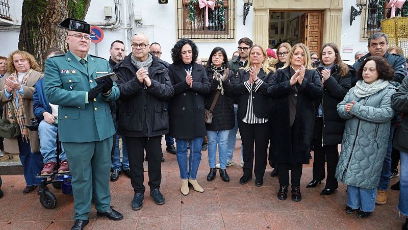 Concentraci�n en Quesada en respulsa por la muerte de una vecina