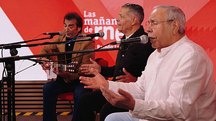 Los Chunguitos han cantado en directo algunos de sus �xitos en 'Las ma�anas de RNE'.