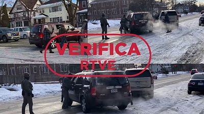 An�lisis visual: lo que dicen los v�deos del momento en el que un agente mata a tiros a una mujer en Mine�polis