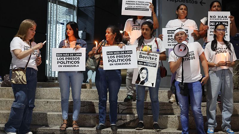 Los familiares de los presos políticos realizan vigilias a las puertas de los centros penitenciarios en Venezuela