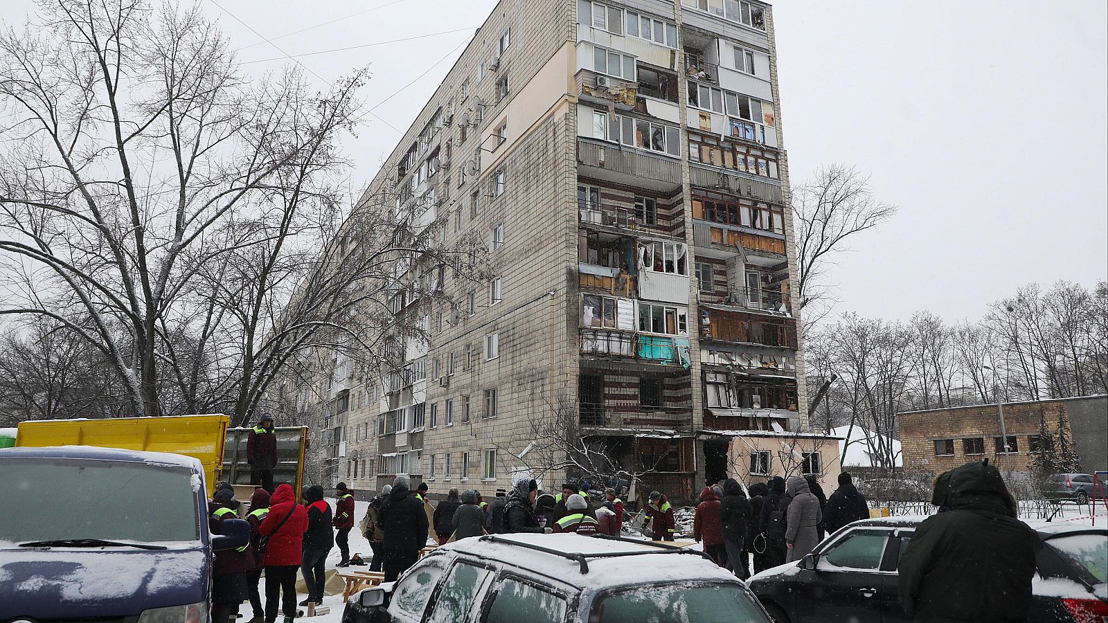 Un edificio residencial en Kiev da�ado en un ataque ruso