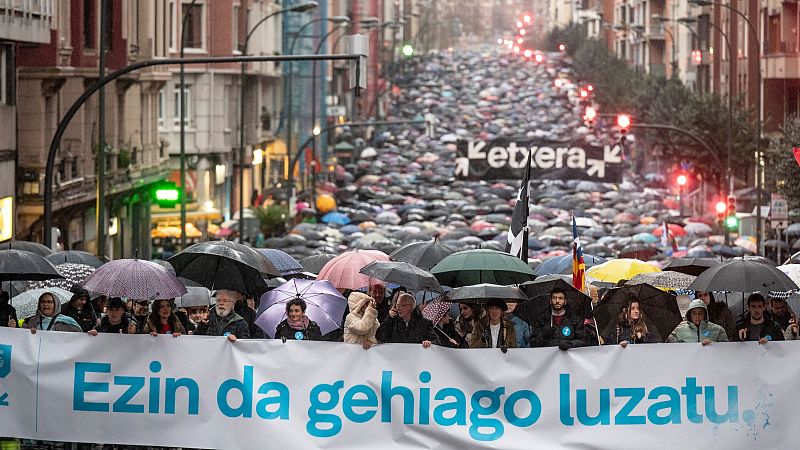 Miles de personas se manifiestan en Bilbao para pedir el fin de "las medidas de excepci�n" a los presos de ETA