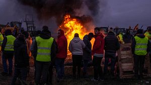 Los agricultores levantan los bloqueos en Ir�n y Tarragona en medio de las protestas contra el acuerdo con Mercosur