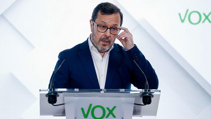 El portavoz de Vox, Jos� Antonio F�ster, durante la rueda de prensa posterior a la reuni�n del Comit� de Acci�n Pol�tica del partido.