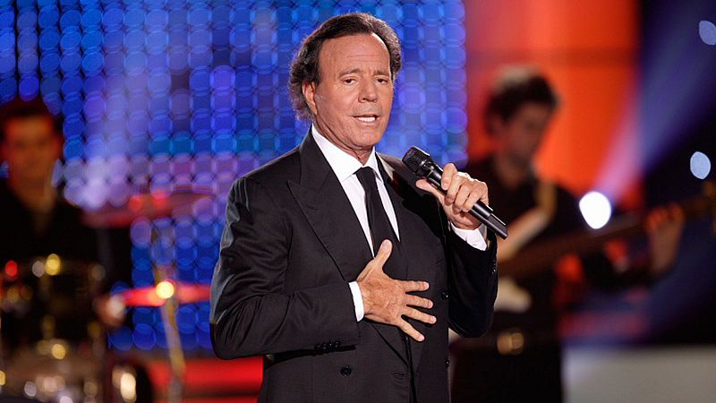 Dos extrabajadoras de las mansiones de Julio Iglesias le acusan de agredirlas sexualmente, seg�n elDiario.es