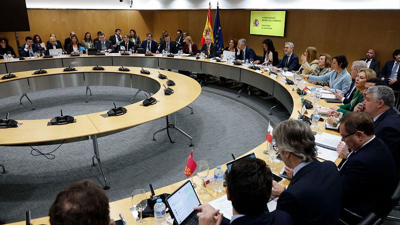 El Gobierno y las comunidades se re�nen en un CPFF tenso por la financiaci�n auton�mica