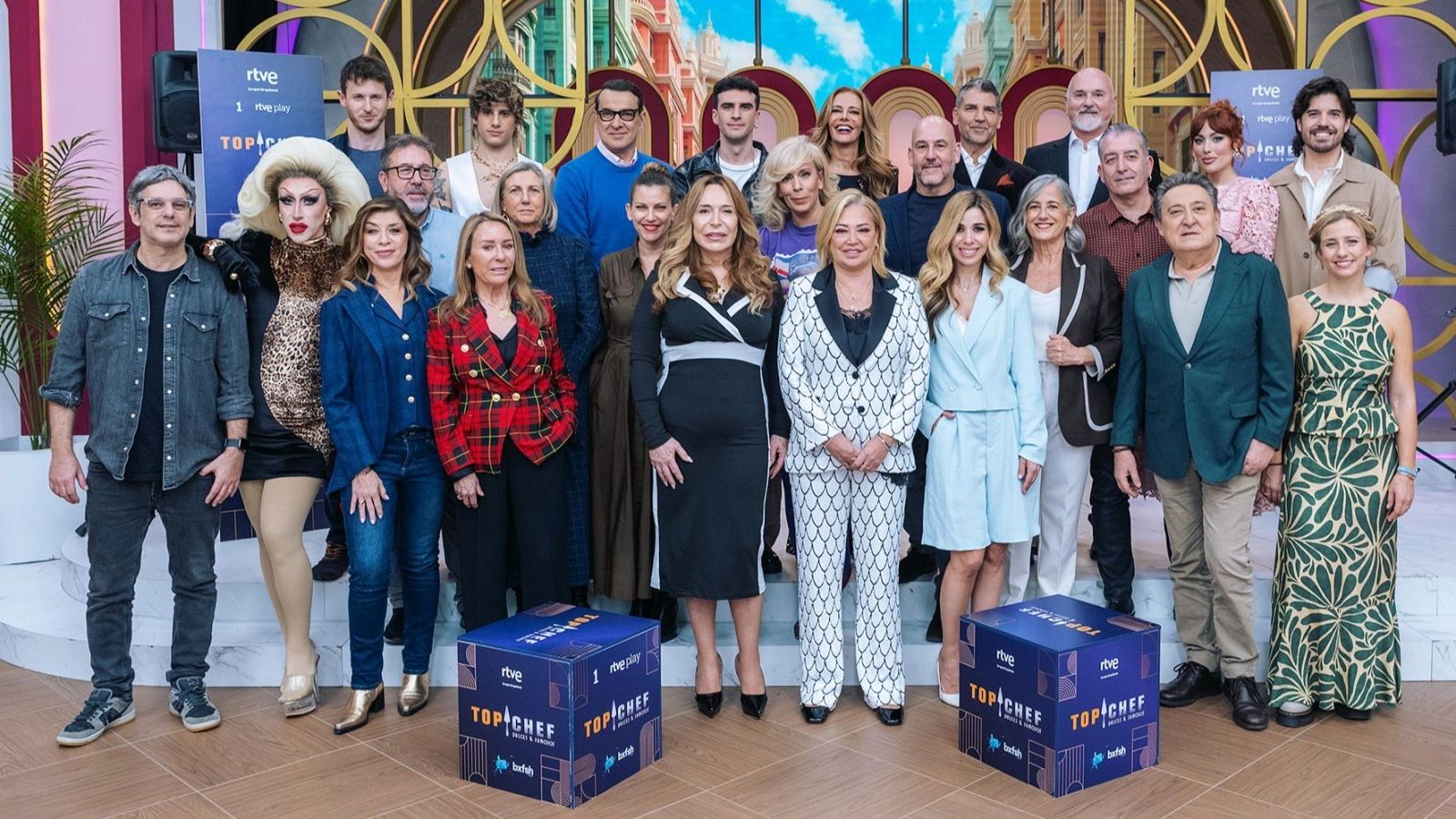 Foto de familia de los asistentes