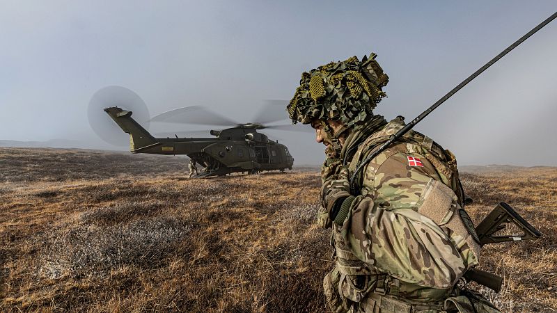 Robles no descarta que España participe en la misión militar europea en Groenlandia