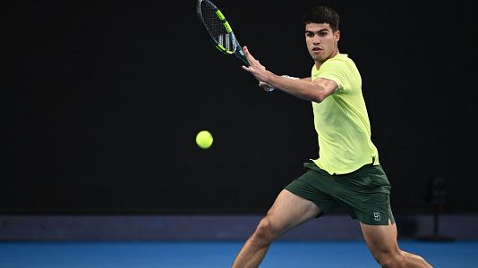 Alcaraz comienza su asalto al Open de Australia ante el tenista local Adam Walton