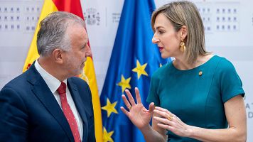 El ministro de Pol�tica Territorial y Memoria Democr�tica, �ngel V�ctor Torres, junto a la consejera de Gobernanza, Administraci�n Digital y Autogobierno del Gobierno Vasco, Maria Ubarretxena, durante la Comisi�n Mixta de Transferencias Administraci�n del Estado-Comunidad Aut�noma del Pa�s Vasco en el Ministerio de Pol�tica Territorial y Memoria Democr�tica, a 16 de enero de 2026, en Madrid