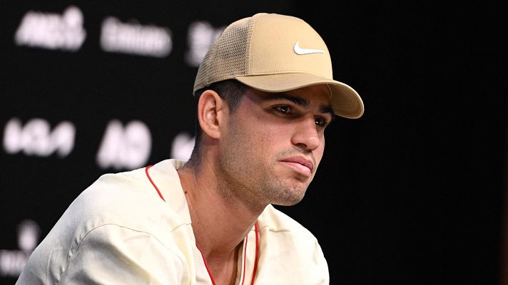 Carlos Alcaraz durante la rueda de prensa previa a su debut en el Open de Australia.