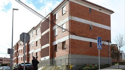 Una mujer se tira desde la ventana de un tercer piso en Zamora para huir de dos hombres que la reten�an