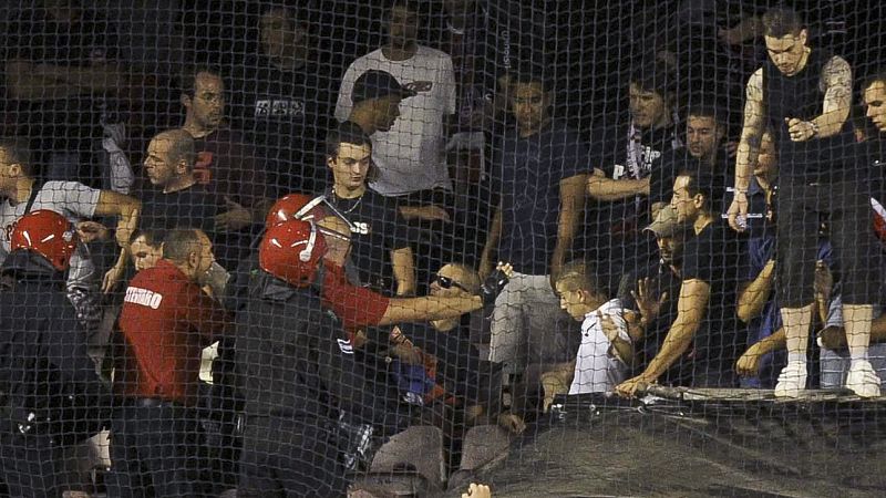 Piden hasta 53 años de cárcel para 10 hinchas del PSG por los altercados en Bilbao de 2011