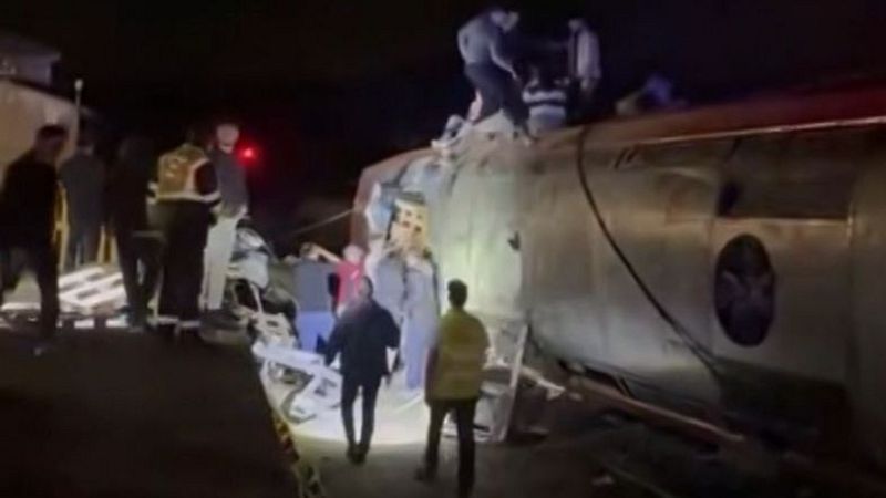 Descarrilan dos trenes de alta velocidad en la localidad cordobesa de Adamuz, en directo: se trabaja en el rescate de personas atrapadas