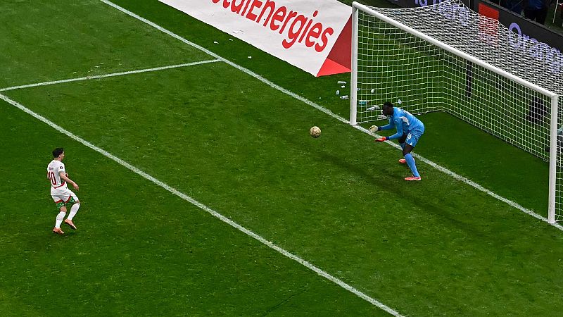 Brahim tira el penalti a lo 'panenka' pero Mendy lo atrapa