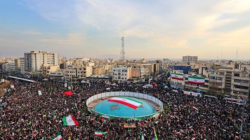 Manifestantes progubernamentales se re�nen en la Plaza Enghelab (Revoluci�n) en el centro de Teher�n en apoyo de la Rep�blica Isl�mica.