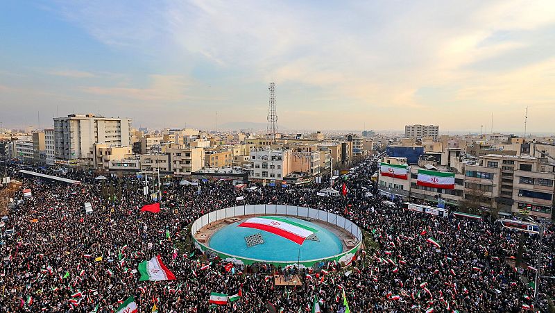 Hackean la televisi�n estatal iran�, donde el r�gimen calla sobre la cifra de muertos y persiste el bloqueo de internet