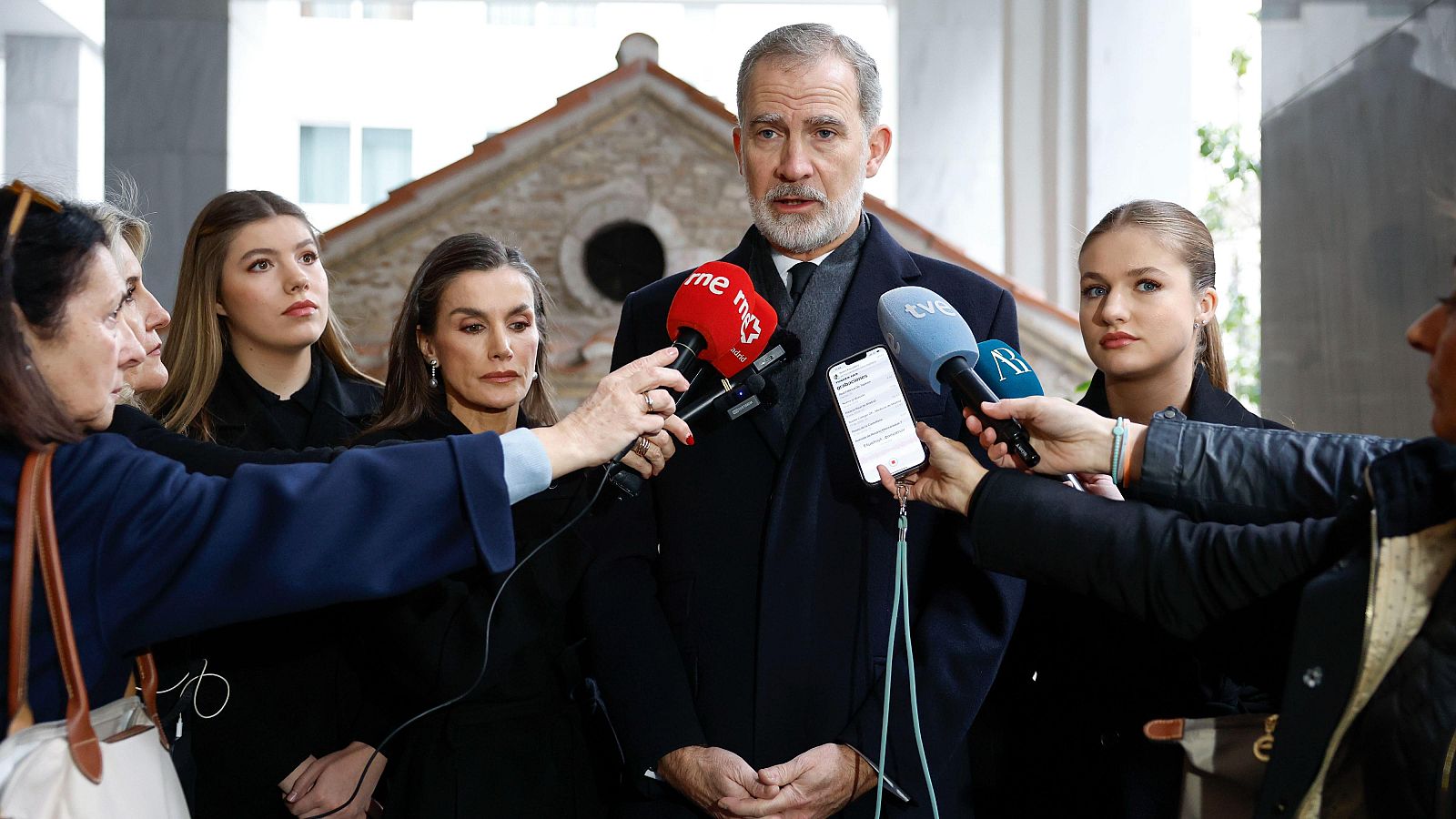 Los reyes trasladan su "consternación" por el accidente de Adamuz - Informativo 24h | Ver