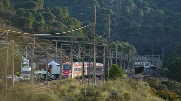 Imagen de la zona del accidente ferroviario con los convoyes de trenes siniestrados en Adamuz, C�rdoba