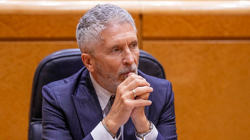 Marlaska confirma que hay 40 cadáveres recuperados y tres cuerpos atrapados en los vagones del accidente de Adamuz