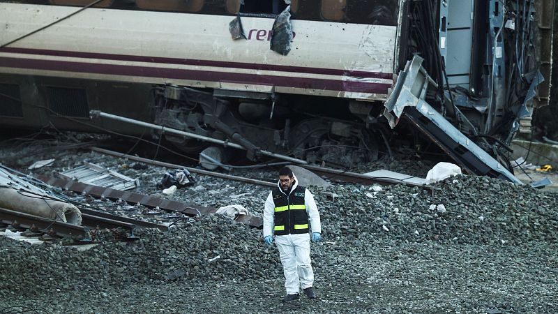 Se elevan a 41 los muertos en el accidente de trenes de Adamuz tras encontrarse un cuerpo al retirar un vag�n del Iryo