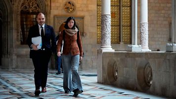 Los consellers de Presidencia, Albert Dalmau, y de Interior, N�ria Parlon, se dirigen a la reuni�n semanal del Govern de Catalu�a