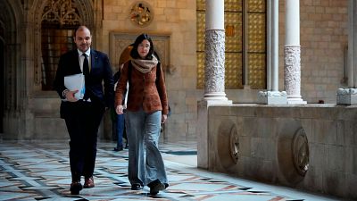 Los consellers de Presidencia, Albert Dalmau, y de Interior, N�ria Parlon, se dirigen a la reuni�n semanal del Govern de Catalu�a