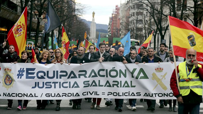 Policías nacionales y guardias civiles aceptan la oferta para cobrar igual que los mossos en tres años